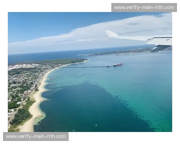 碧海蓝天间的碰撞：墨西哥的激情与新西兰的宁静